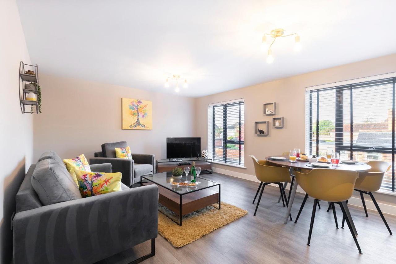 Elliot Oliver - Luxurious Two Bedroom Apartment With Parking Gloucester Exterior photo