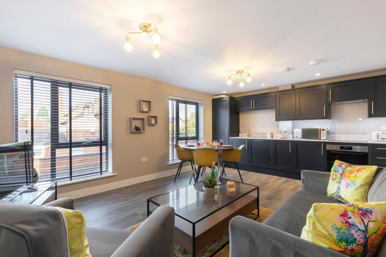 Elliot Oliver - Luxurious Two Bedroom Apartment With Parking Gloucester Exterior photo