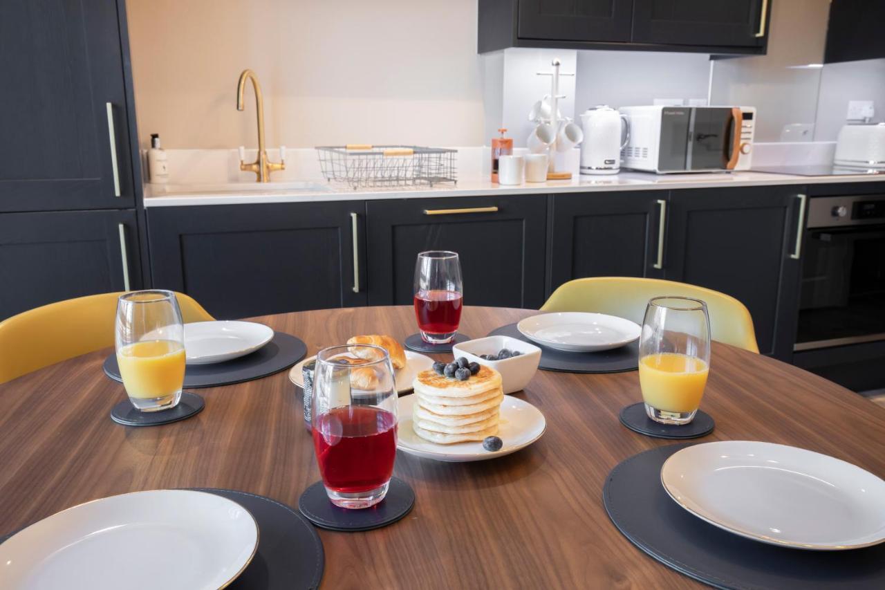 Elliot Oliver - Luxurious Two Bedroom Apartment With Parking Gloucester Exterior photo