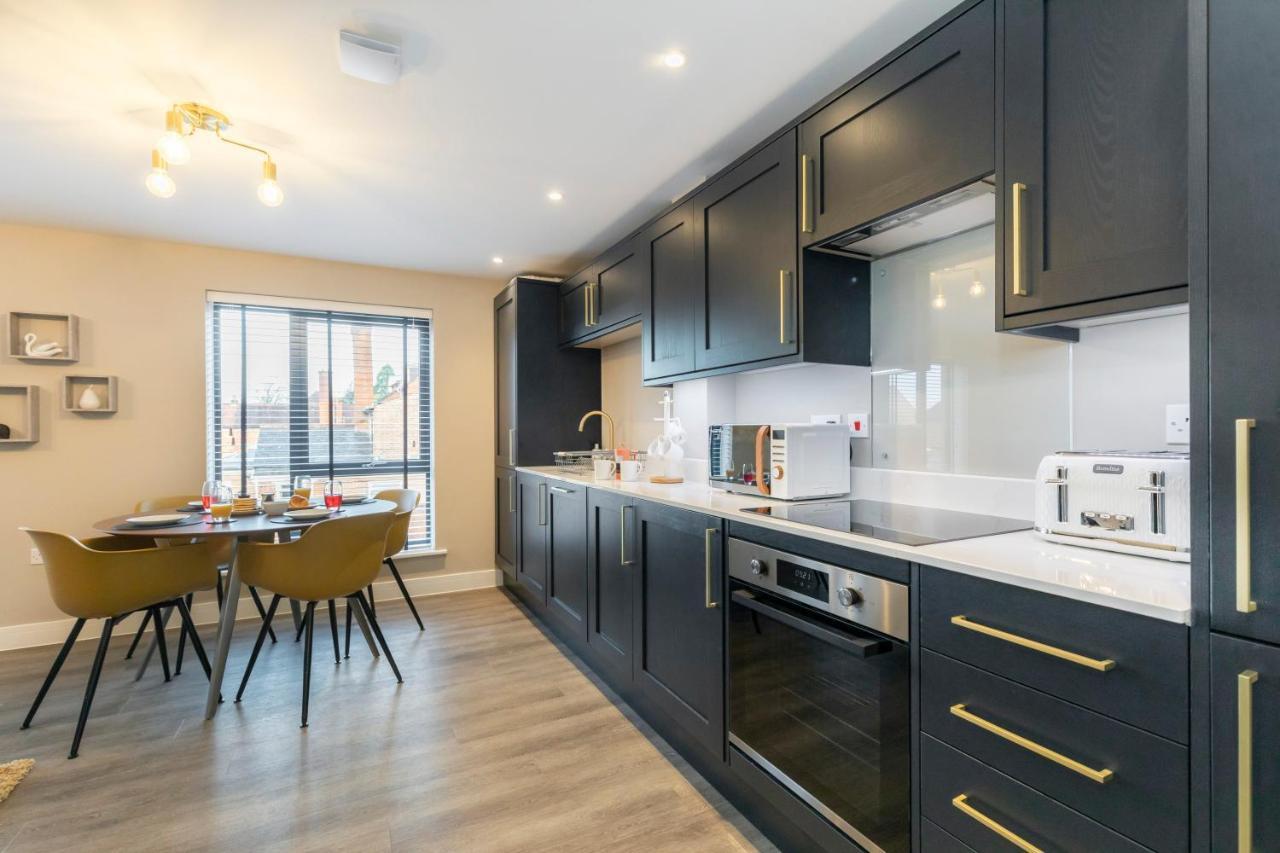 Elliot Oliver - Luxurious Two Bedroom Apartment With Parking Gloucester Exterior photo